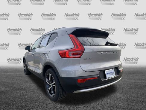Used 2025 Volvo XC40 B5 Core image 8