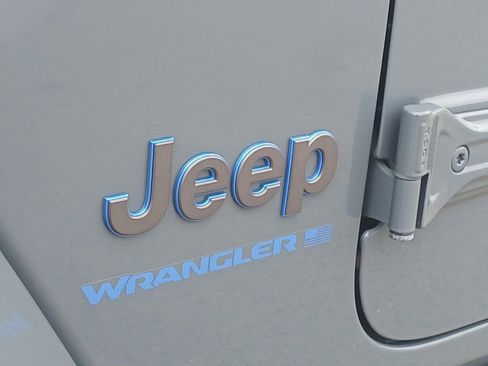 Used 2024 Jeep Wrangler Unlimited AWD/4WD image 27