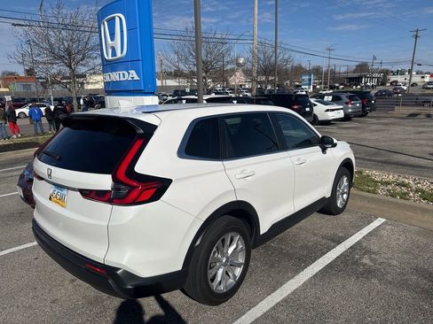 Used 2024 Honda CR-V EX image 3