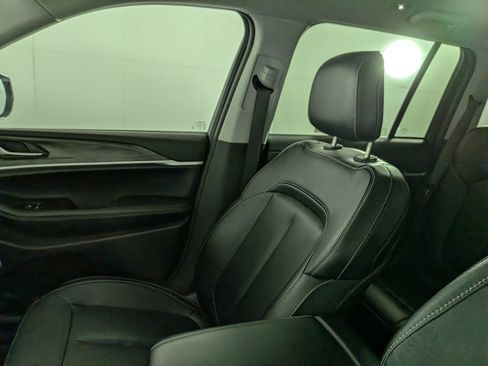 Certified 2023 Jeep Grand Cherokee Limited AWD/4WD image 28
