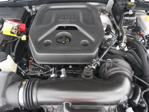 Used 2024 Jeep Wrangler Unlimited Sport AWD/4WD image 29