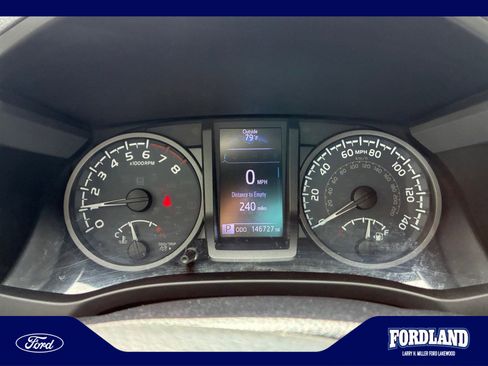 Used 2018 Toyota Tacoma TRD Sport w/ Technology Package AWD/4WD image 10