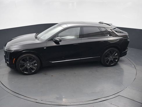 New 2026 Cadillac Lyriq Signature Sport w/ LPO, Floor Liner Package AWD/4WD image 40