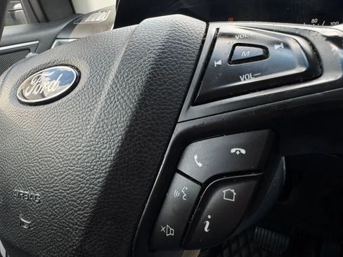 Used 2019 Ford Edge SE FWD image 19