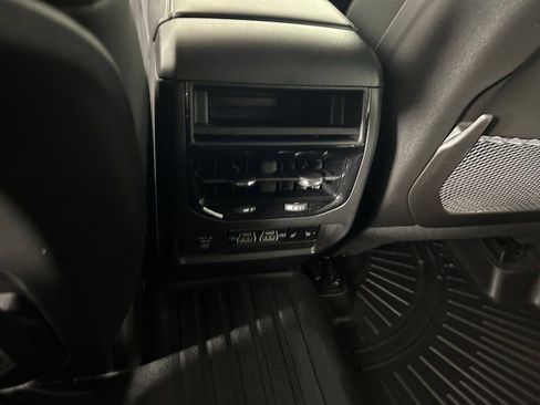 Used 2024 Jeep Grand Cherokee Limited AWD/4WD image 13