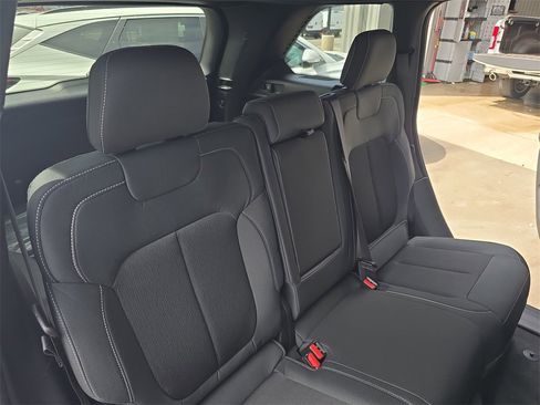 New 2025 Jeep Grand Cherokee Laredo image 11