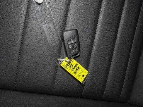 Used 2023 Volkswagen Jetta SE image 37