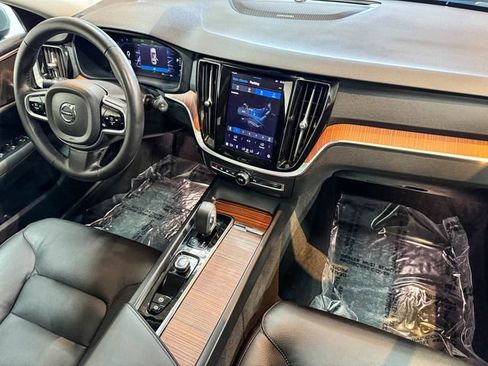 Used 2024 Volvo V60 B5 Cross Country Plus w/ Protection Package Premier image 41