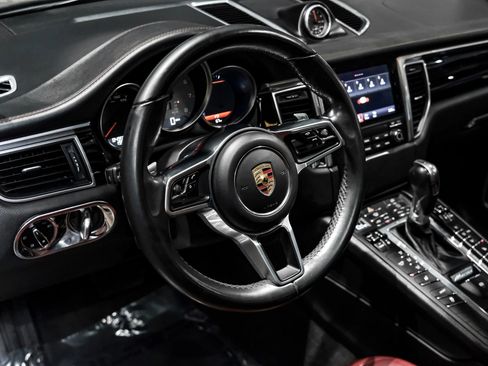 Used 2017 Porsche Macan S image 18