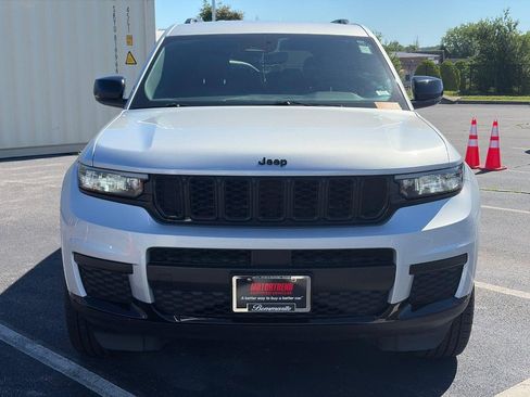 Used 2023 Jeep Grand Cherokee L Laredo AWD/4WD image 2