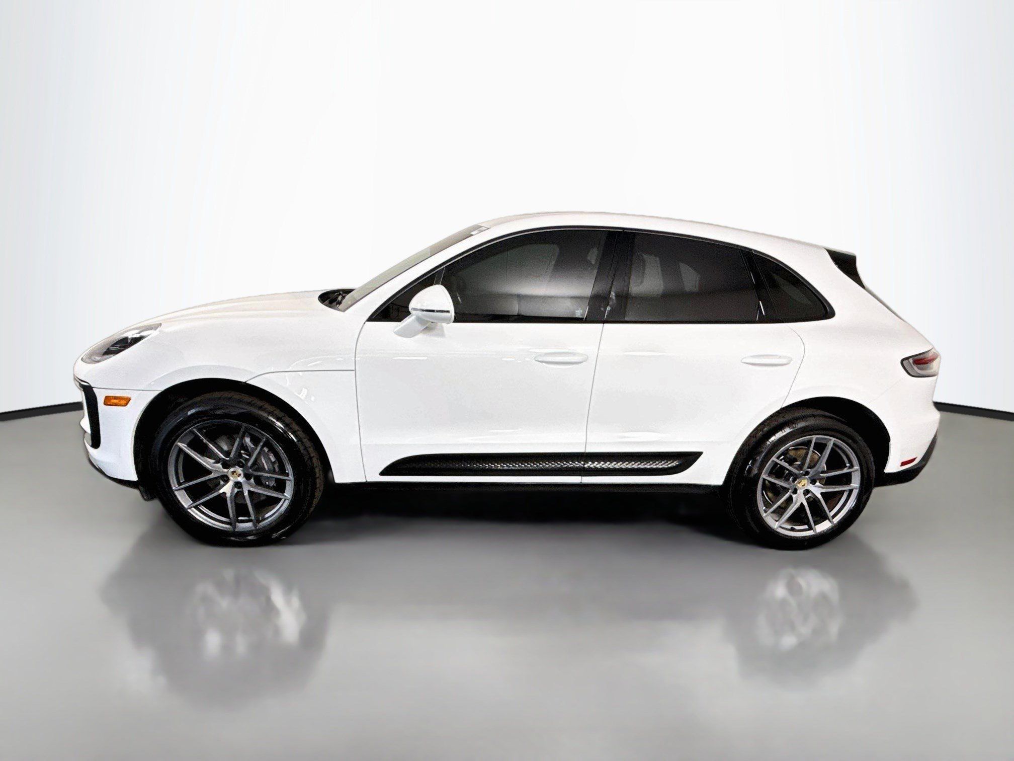 Used 2024 Porsche Macan AWD/4WD image 6