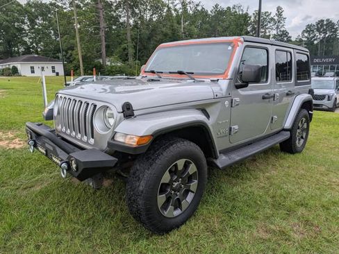 Used 2018 Jeep Wrangler Unlimited Sahara AWD/4WD image 7