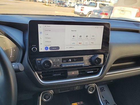 Used 2025 Toyota Grand Highlander AWD image 19