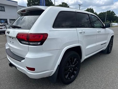 Used 2019 Jeep Grand Cherokee Altitude AWD/4WD image 4