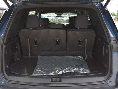 New 2026 Chevrolet Traverse LT w/ Driver Confidence Package FWD image 18