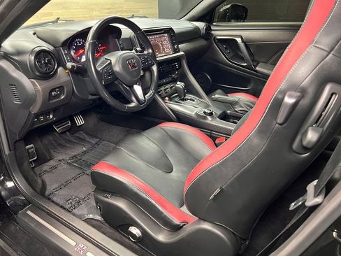 Used 2019 Nissan GT-R Premium w/ Premium Interior Package AWD/4WD image 3