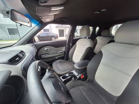 Used 2016 Kia Soul + FWD image 16