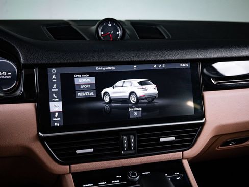 Used 2019 Porsche Cayenne AWD/4WD image 18