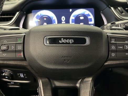 Used 2024 Jeep Grand Cherokee L Limited w/ Black Appearance Package AWD/4WD image 15