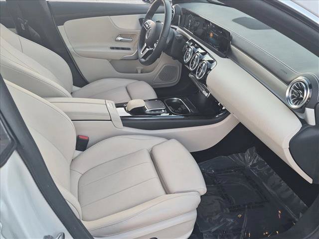 Used 2023 Mercedes-Benz CLA 250 image 21