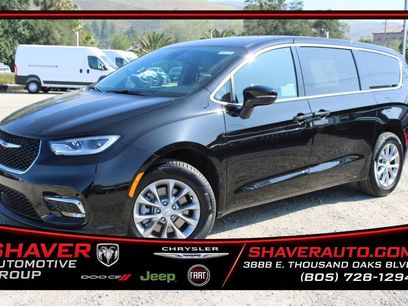 New 2026 Chrysler Pacifica Select