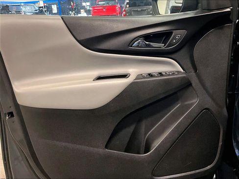Used 2019 Chevrolet Equinox LS image 9
