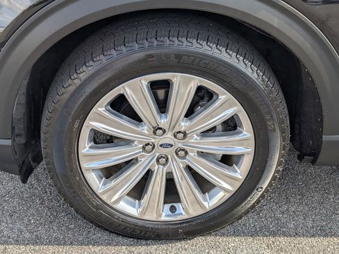 Used 2022 Ford Explorer Limited w/ Equipment Group 301A RWD image 13