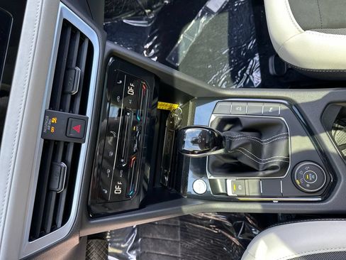 New 2026 Volkswagen Taos SE AWD/4WD image 12