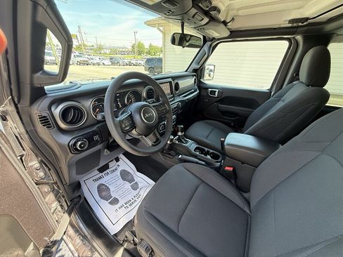 Used 2023 Jeep Wrangler Sport AWD/4WD image 18