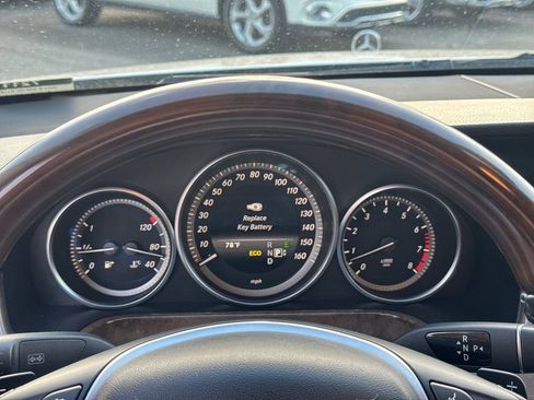 Used 2014 Mercedes-Benz E 350 Sedan image 27