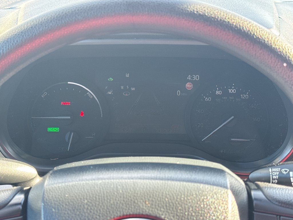 Used 2026 Toyota Sienna LE AWD/4WD image 19