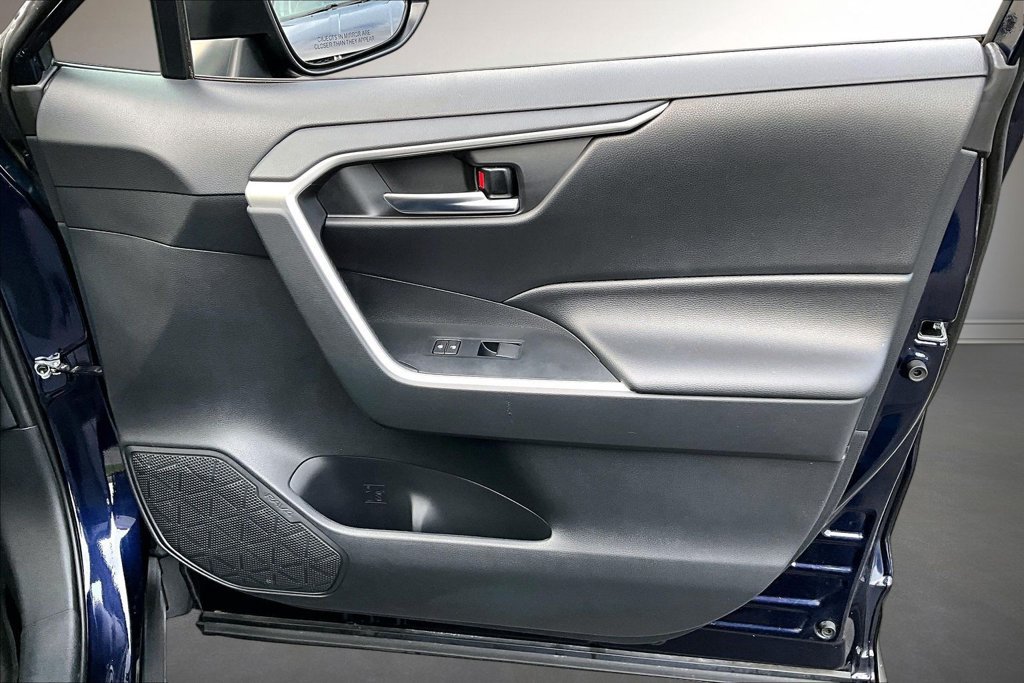 Used 2019 Toyota RAV4 XLE AWD/4WD image 29
