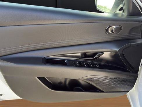 Used 2025 Hyundai Elantra Sport FWD image 21
