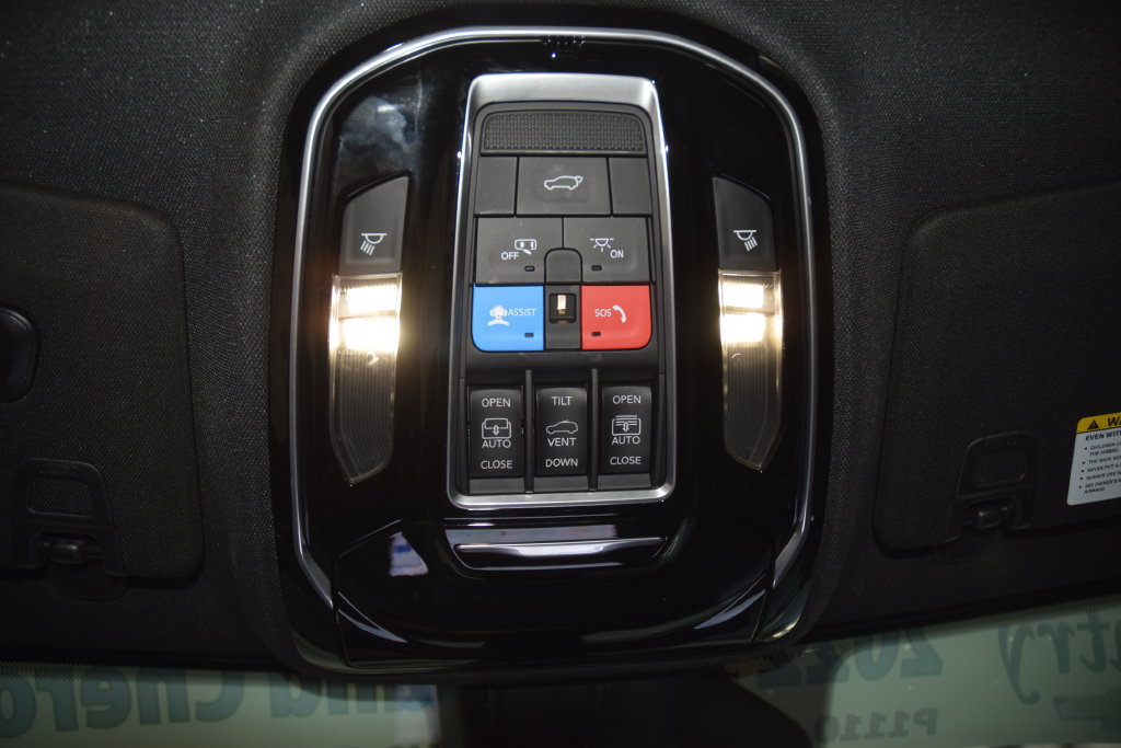Used 2022 Jeep Grand Cherokee Overland w/ Luxury Tech Group IV AWD/4WD image 53