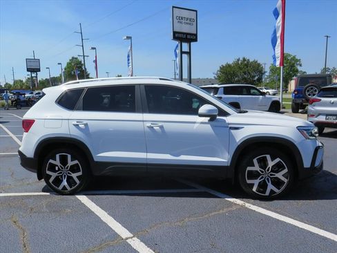 Used 2022 Volkswagen Taos SEL AWD/4WD image 2