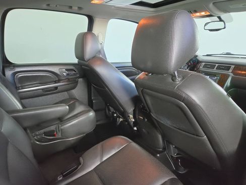 Used 2014 GMC Yukon XL Denali AWD/4WD image 31