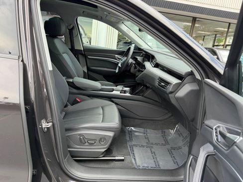 Used 2024 Audi Q8 e-tron Premium Plus w/ Premium Plus Package AWD/4WD image 24