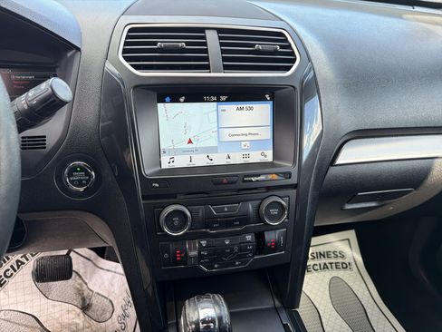 Used 2018 Ford Explorer XLT w/ Equipment Group 202A image 27