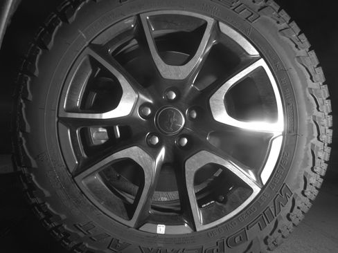 Used 2025 Jeep Compass Trailhawk image 12