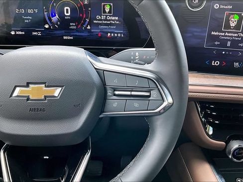 Used 2025 Chevrolet Tahoe High Country AWD/4WD image 12
