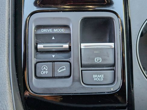 Used 2025 Honda Pilot TrailSport image 26