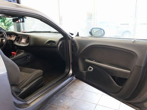Used 2016 Dodge Challenger SXT image 30