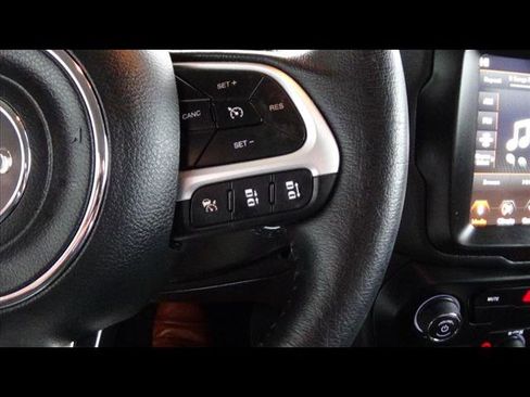 Certified 2023 Jeep Renegade Limited image 24