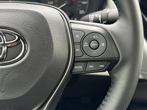Used 2025 Toyota Corolla SE image 7