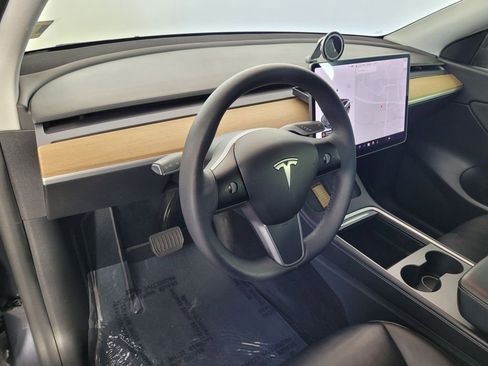 Used 2021 Tesla Model Y Long Range image 12