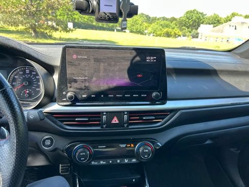 Certified 2022 Kia Forte GT w/ GT Technology Package FWD image 9