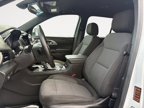 Used 2023 Chevrolet Traverse LT FWD image 9