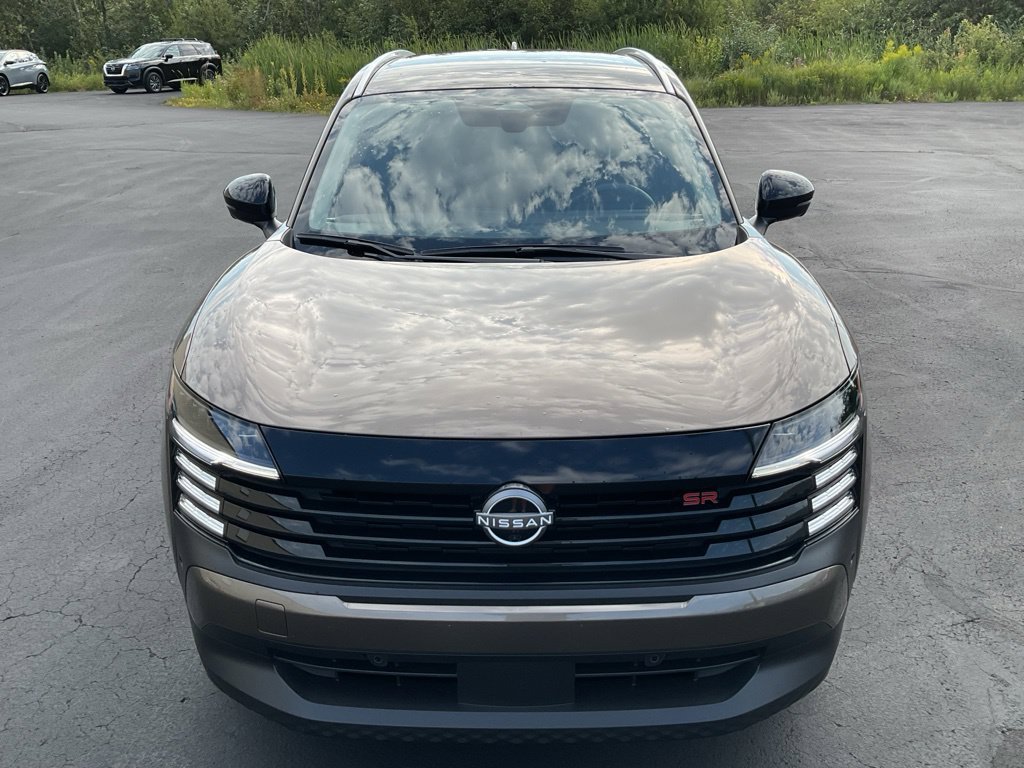 Used 2026 Nissan Kicks SR AWD/4WD image 2