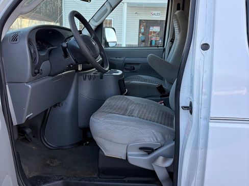 Used 2003 Ford E-350 and Econoline 350 Club Wagon image 9