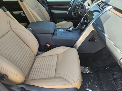 Used 2024 Land Rover Discovery Dynamic SE AWD/4WD image 30